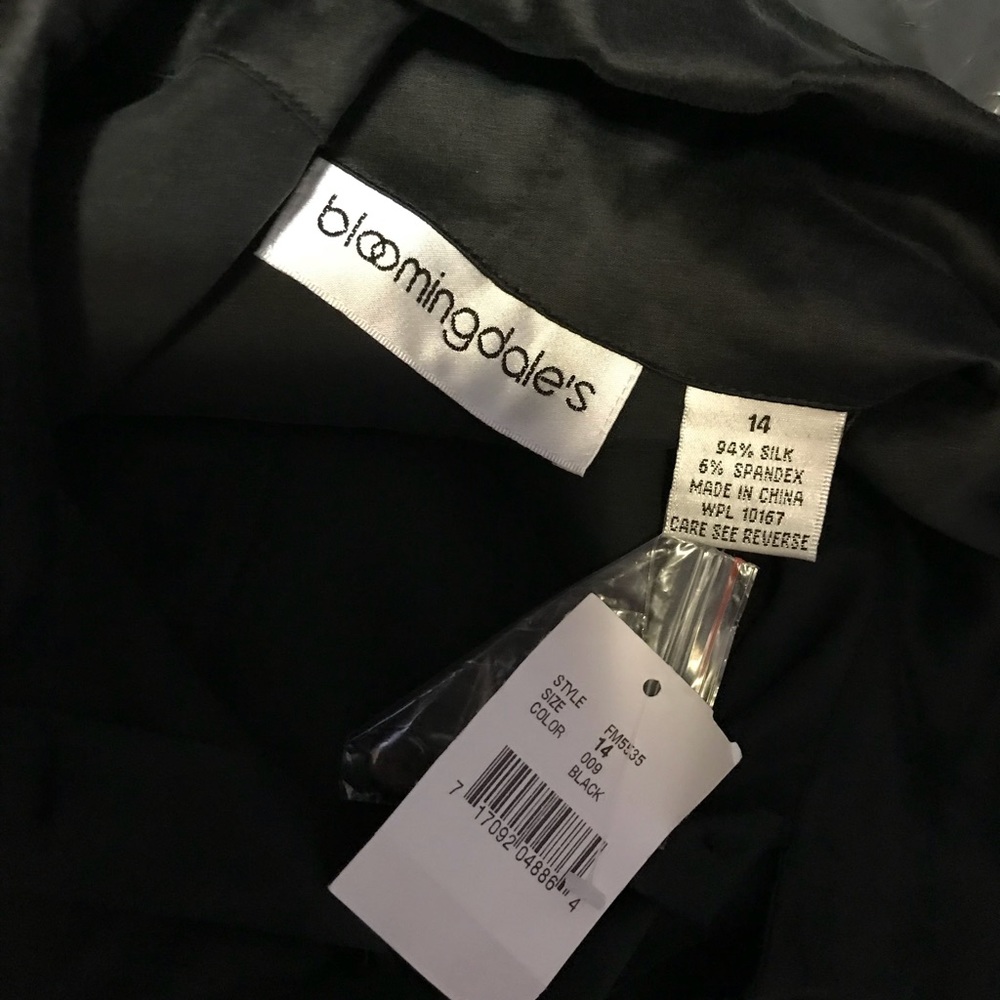 Bloomingdales black blouse w scarf , *NEW* - Picture 6 of 6